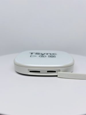 TSync Power — слоти Nano-SIM і microSD, кришка знята